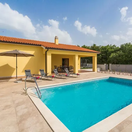 Prenci Private Pool Tinjan