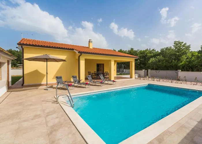 Prenci Private Pool Tinjan