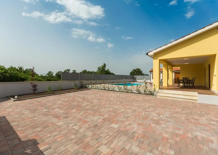 Prenci Private Pool * Tinjan